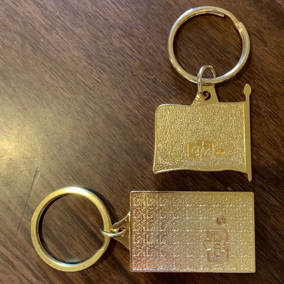 Oh CANADA, 2 Key Chains - Picture 2 of 3